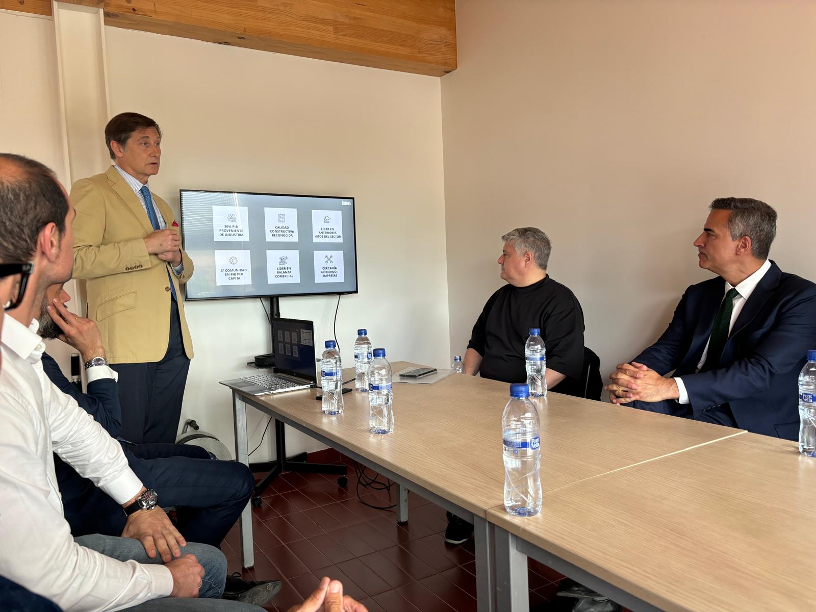 Imagen de la noticia We are visited by the Secretary General of Urban Agenda, Housing and Architecture of the Ministry of Housing – Iñaqui Carnicero